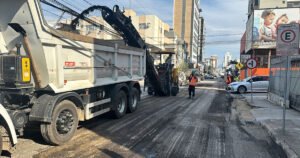 São José inicia fresagem e pavimentação da Rua Koesa, no Kobrasol
